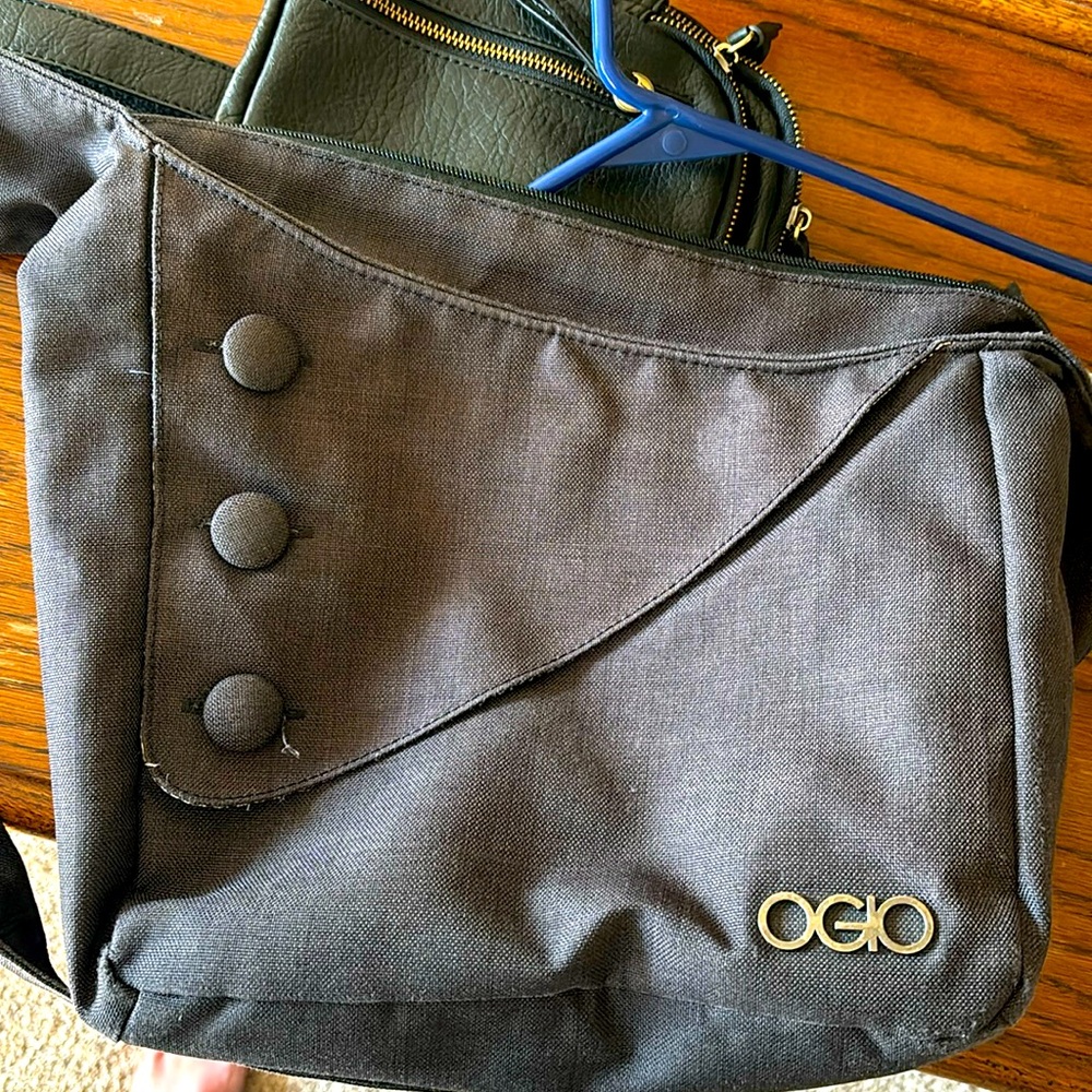 Ogio purse.